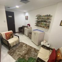 Close em detalhe de decoração moderna em prateleira